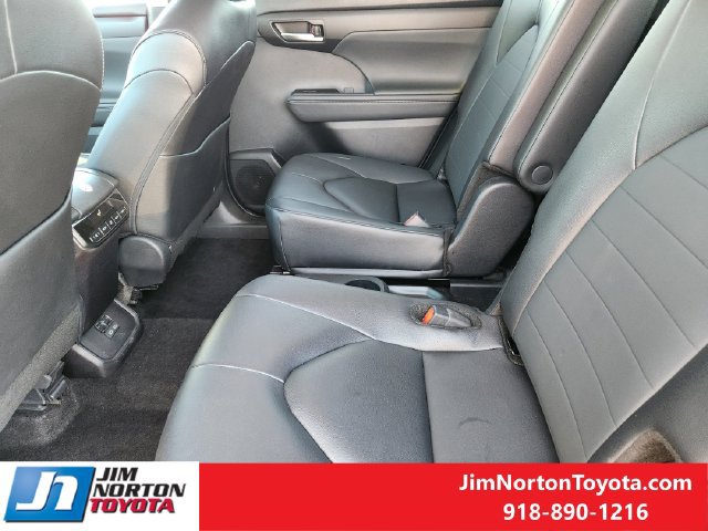 Used 2026 Toyota Highlander XLE AWD/4WD image 30