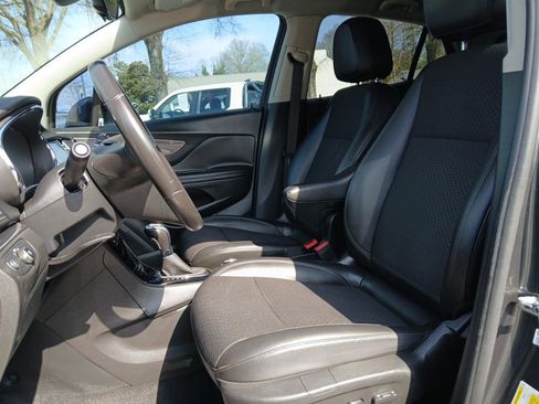 Used 2018 Buick Encore Preferred image 18