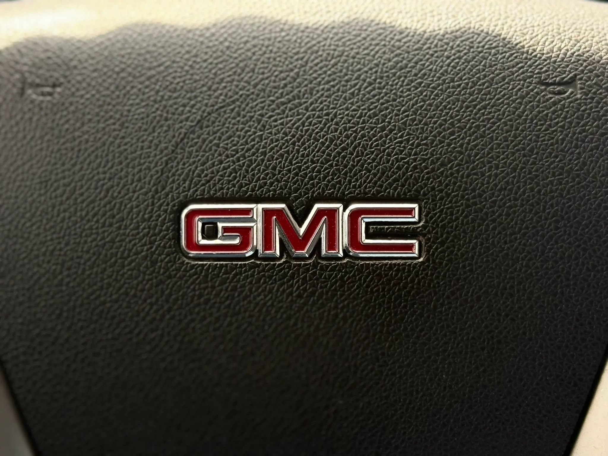 Used 2015 GMC Acadia SLE FWD image 24