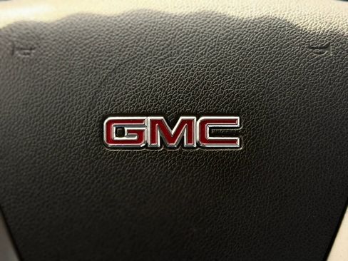 Used 2015 GMC Acadia SLE FWD image 24