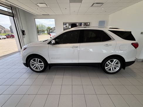 Used 2021 Chevrolet Equinox Premier AWD/4WD image 3