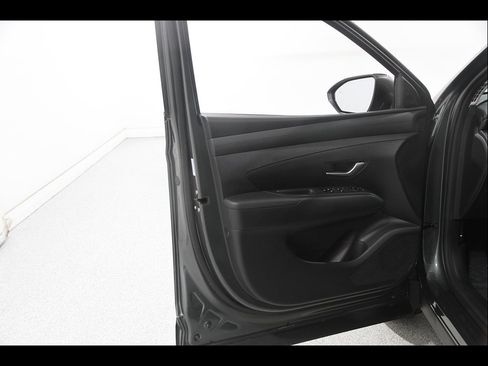 Certified 2025 Hyundai Tucson SEL AWD/4WD image 4