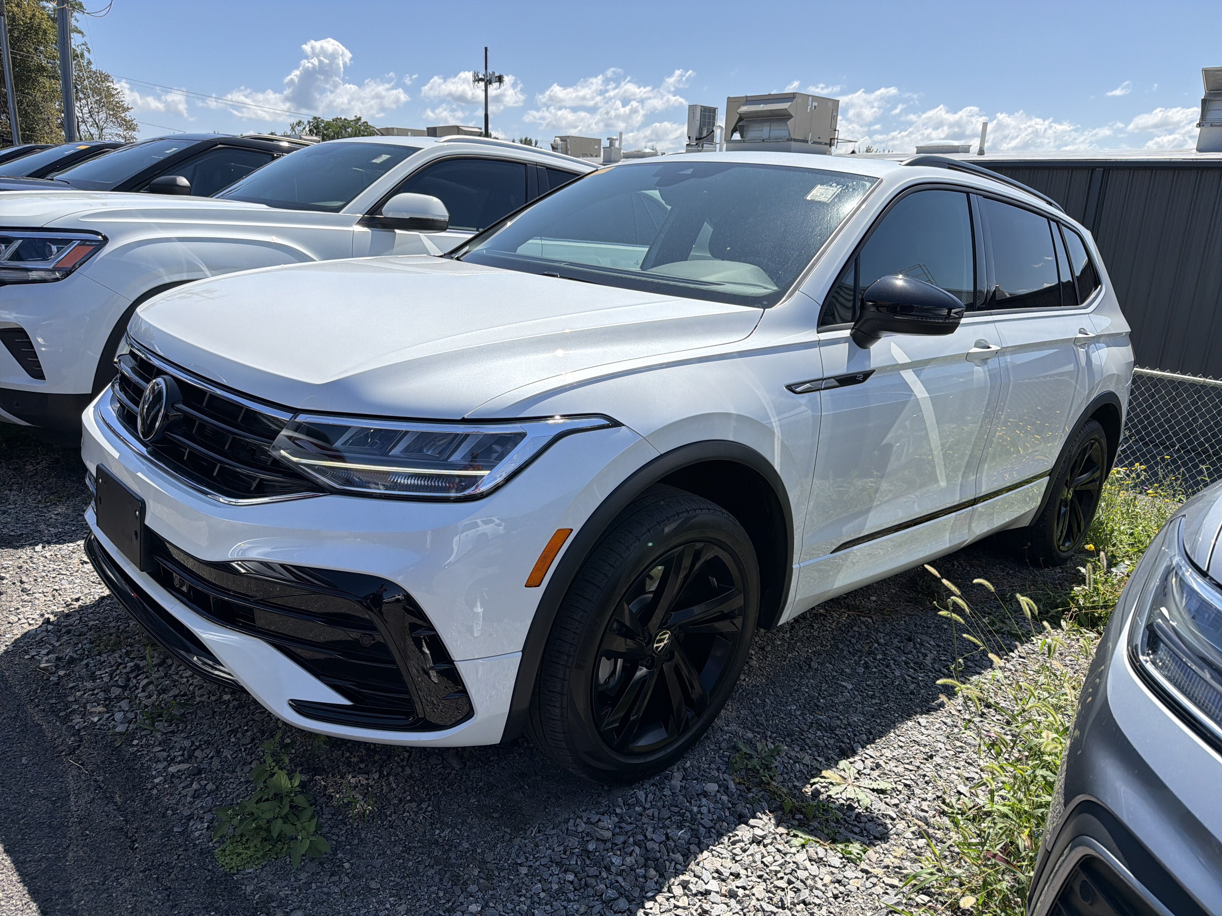 Used 2024 Volkswagen Tiguan SE R-Line AWD/4WD image 3