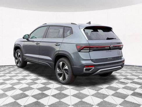 Used 2025 Volkswagen Taos SE AWD/4WD image 12