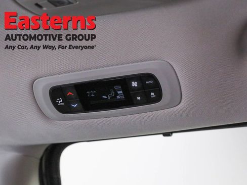 Used 2023 Chrysler Pacifica Touring-L image 24