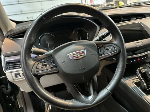 Used 2023 Cadillac XT4 Luxury w/ Cold Weather Package image 14