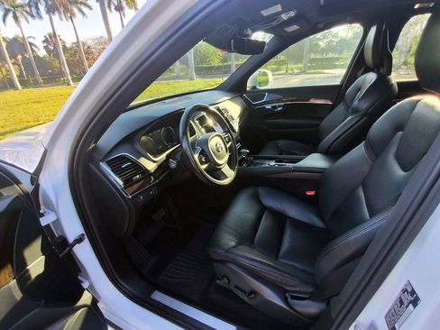 Used 2016 Volvo XC90 T6 Momentum w/ Momentum Plus Package AWD/4WD image 5