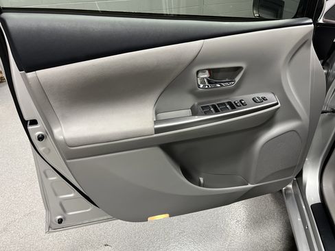 Used 2016 Toyota Prius V Three image 14