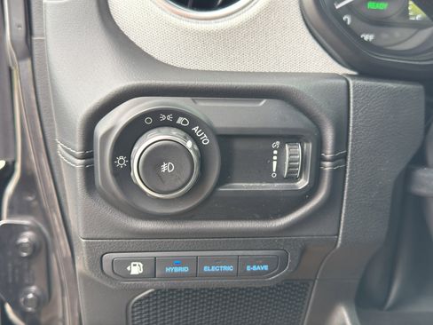 Used 2025 Jeep Wrangler Unlimited Sahara AWD/4WD image 14