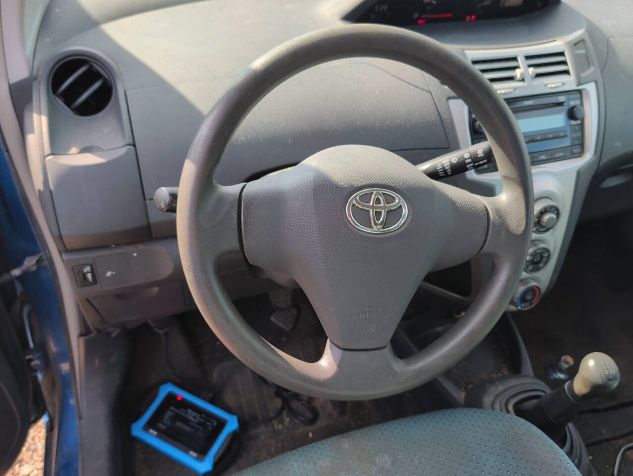 Used 2008 Toyota Yaris 2-Door Hatchback FWD image 32