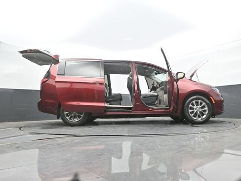 Used 2023 Chrysler Pacifica Touring-L AWD/4WD image 65