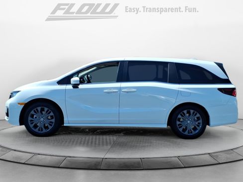 New 2026 Honda Odyssey Touring image 4