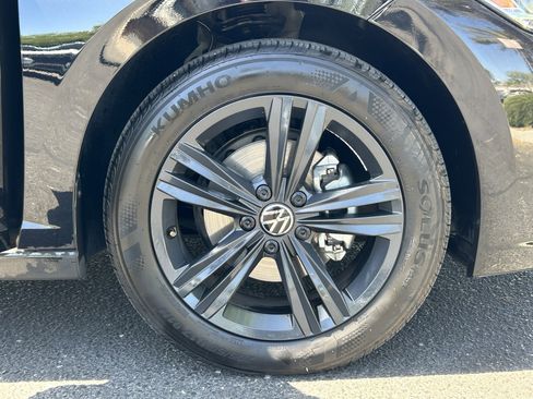 Used 2024 Volkswagen Jetta SE w/ Panoramic Sunroof Package FWD image 7