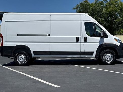 Used 2025 RAM ProMaster 2500 w/ Convenience Group FWD image 8