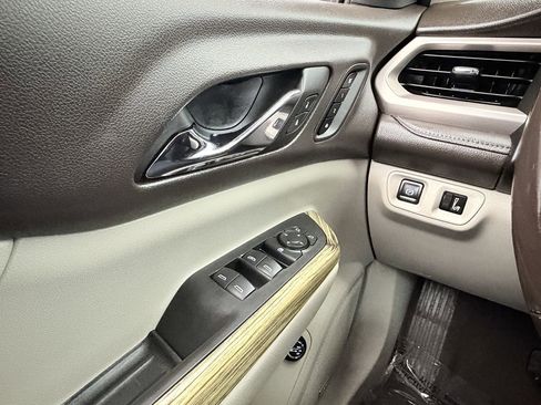 Used 2018 GMC Acadia Denali w/ Technology Package image 13