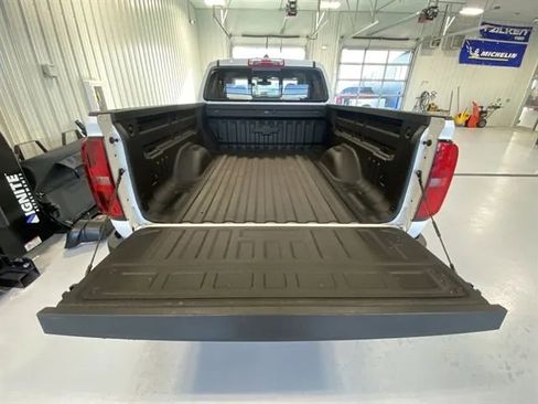 Used 2022 Chevrolet Colorado LT w/ LT Convenience Package AWD/4WD image 16