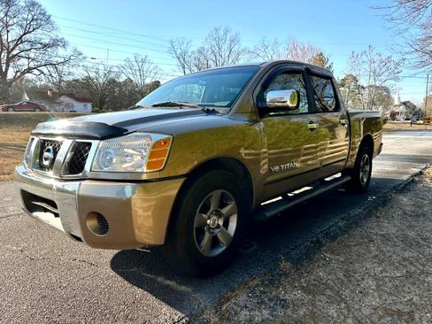 Used 2005 Nissan Titan SE image 3