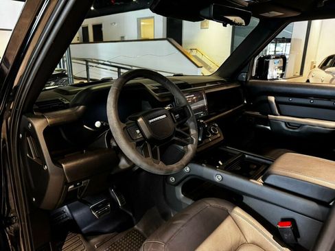 Used 2023 Land Rover Defender 110 V8 AWD/4WD image 10