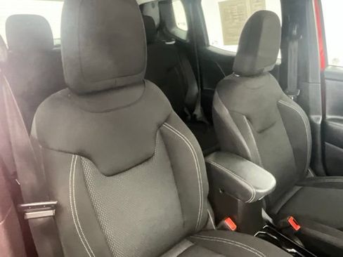 Used 2022 Jeep Renegade Latitude w/ Convenience Group AWD/4WD image 13