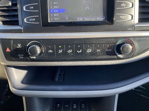 Used 2015 Toyota Highlander LE image 18