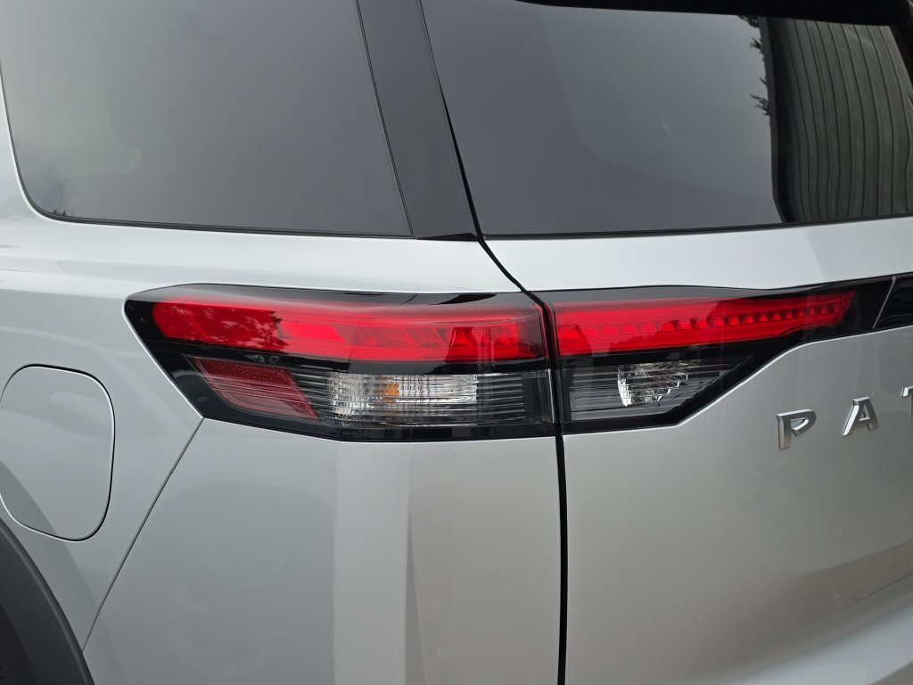 Used 2025 Nissan Pathfinder SV w/ SV Premium Package FWD image 13