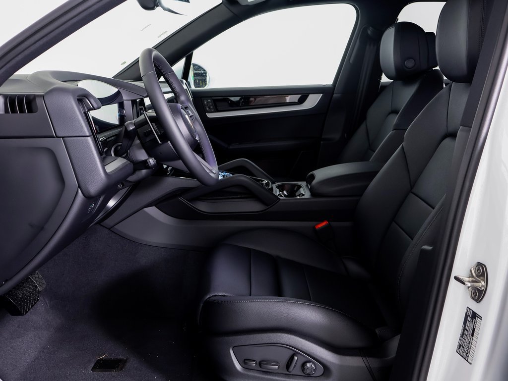 Certified 2025 Porsche Cayenne AWD/4WD image 5