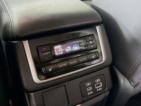 Used 2023 Subaru Ascent Limited image 29