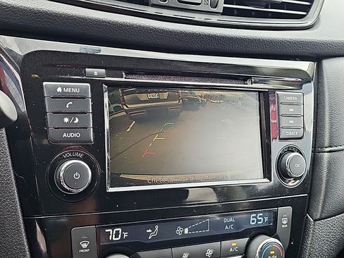 Used 2018 Nissan Rogue SV image 17