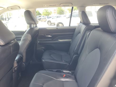 Used 2024 Toyota Grand Highlander XLE image 12