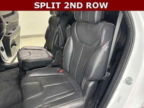 Used 2023 Hyundai Palisade Calligraphy image 2