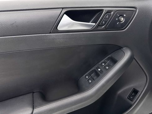 Used 2014 Volkswagen Jetta SE FWD image 16