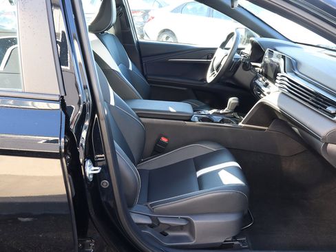 Used 2025 Toyota Camry SE image 23