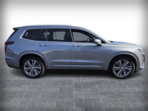 Certified 2025 Cadillac XT6 Premium Luxury image 4