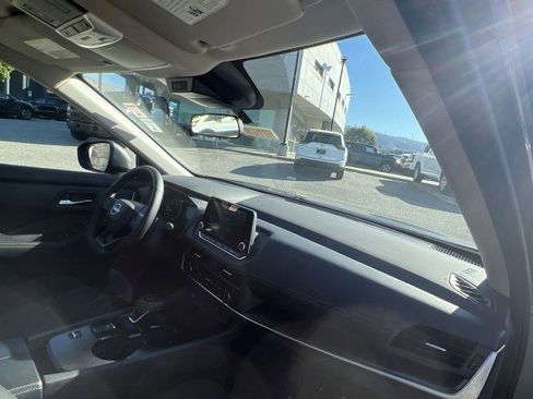 Used 2025 Nissan Rogue SV image 28