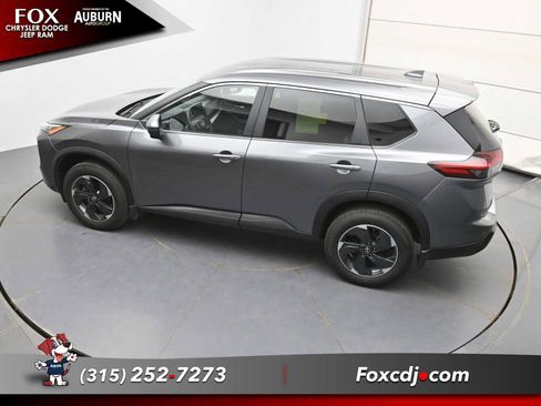 Used 2025 Nissan Rogue SV AWD/4WD image 30