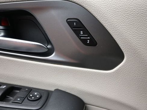 Used 2023 Chrysler Pacifica Touring-L FWD image 17