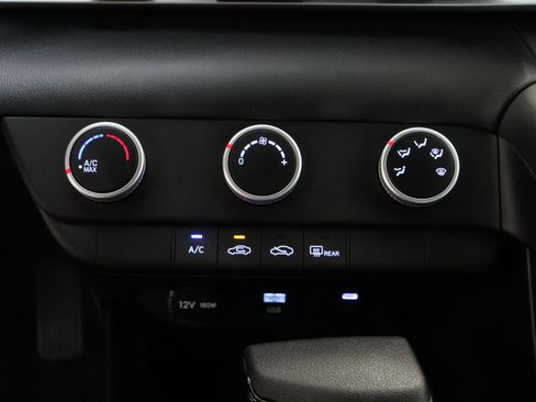 Used 2025 Hyundai Elantra SE image 18