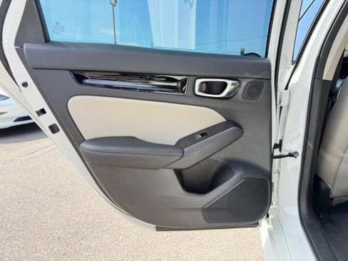 Used 2022 Honda Civic Touring image 14