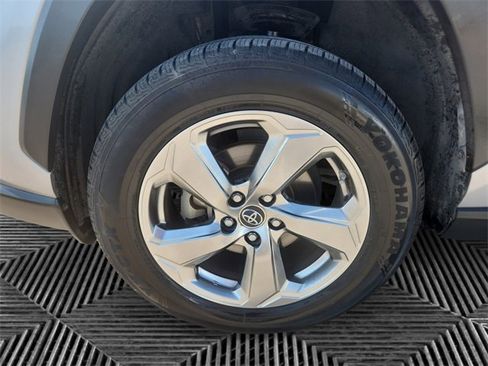 Used 2019 Toyota RAV4 Limited image 14