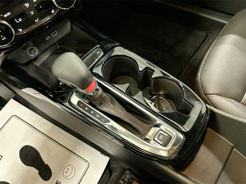 Used 2024 Chevrolet Trax RS w/ Sunroof Package image 17