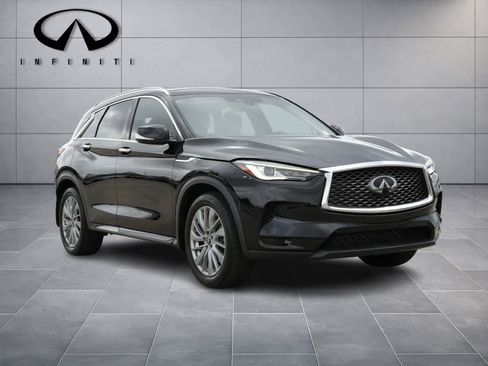 Used 2023 INFINITI QX50 Luxe FWD image 3
