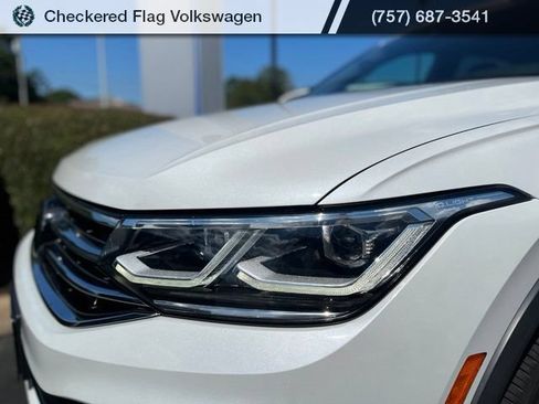 Used 2022 Volkswagen Tiguan SEL R-Line AWD/4WD image 12