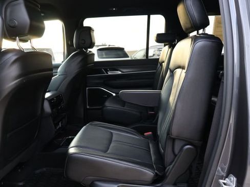 Used 2024 Jeep Wagoneer Series III image 9