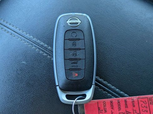 Used 2025 Nissan Pathfinder SV FWD image 32