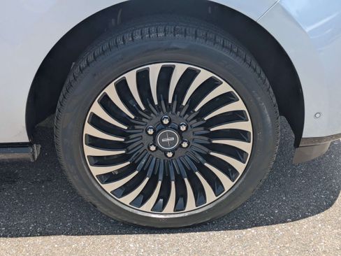 Used 2021 Lincoln Navigator Black Label w/ Cargo Convenience Package AWD/4WD image 10