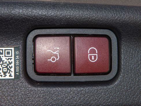 Used 2022 Mercedes-Benz C 300 Sedan w/ Exclusive Trim Package image 10