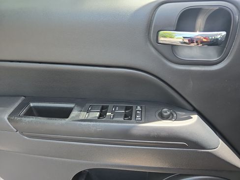 Used 2015 Jeep Patriot Latitude FWD image 28