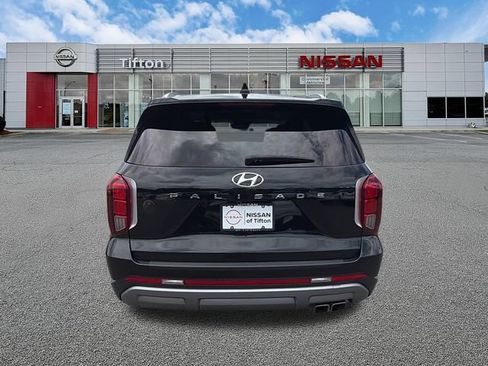 Used 2023 Hyundai Palisade Limited w/ Winter Package FWD image 6