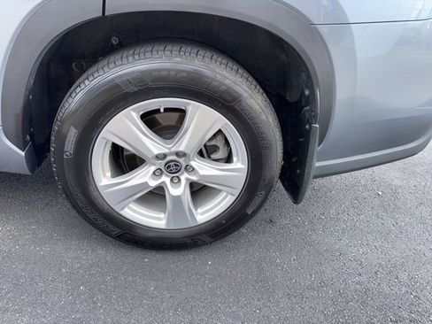 Certified 2022 Toyota Highlander LE image 24