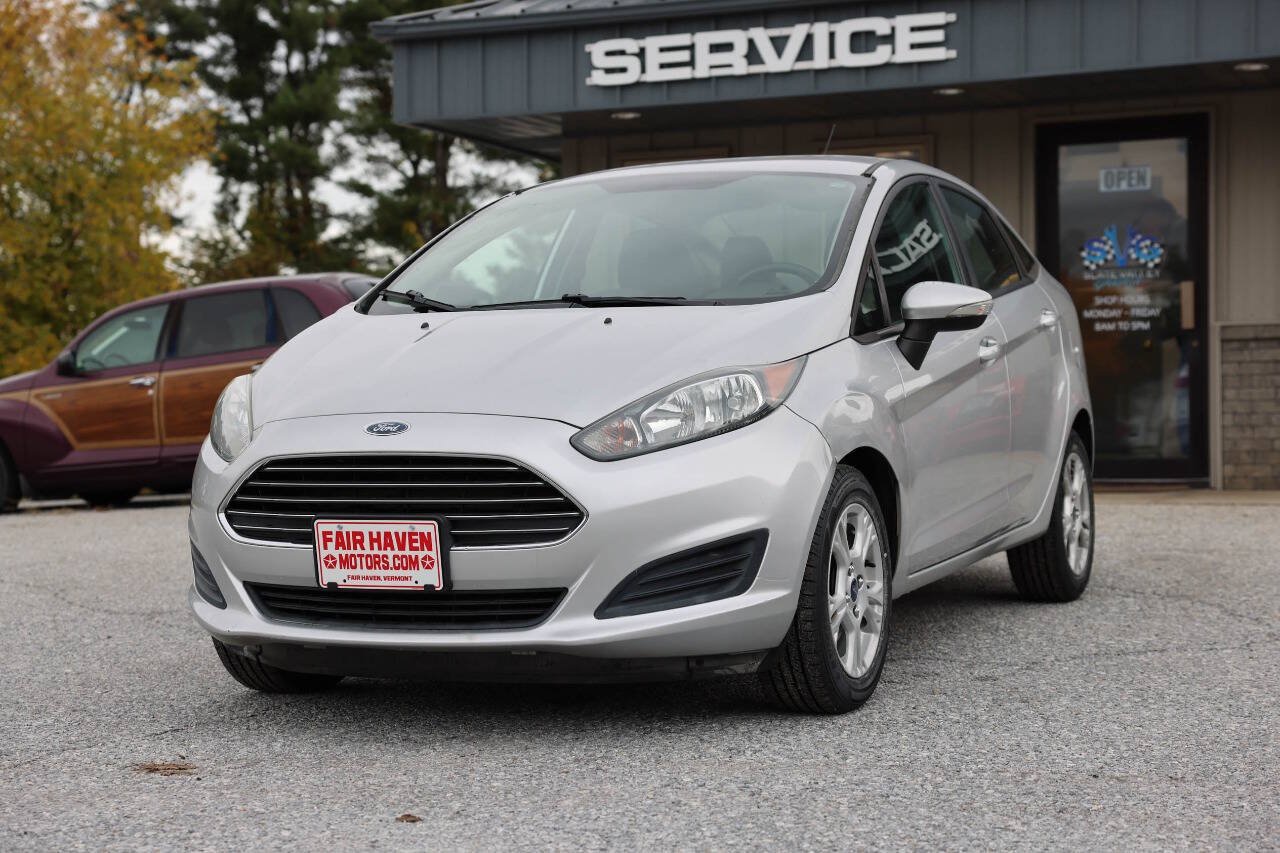 Used 2015 Ford Fiesta SE FWD image 1